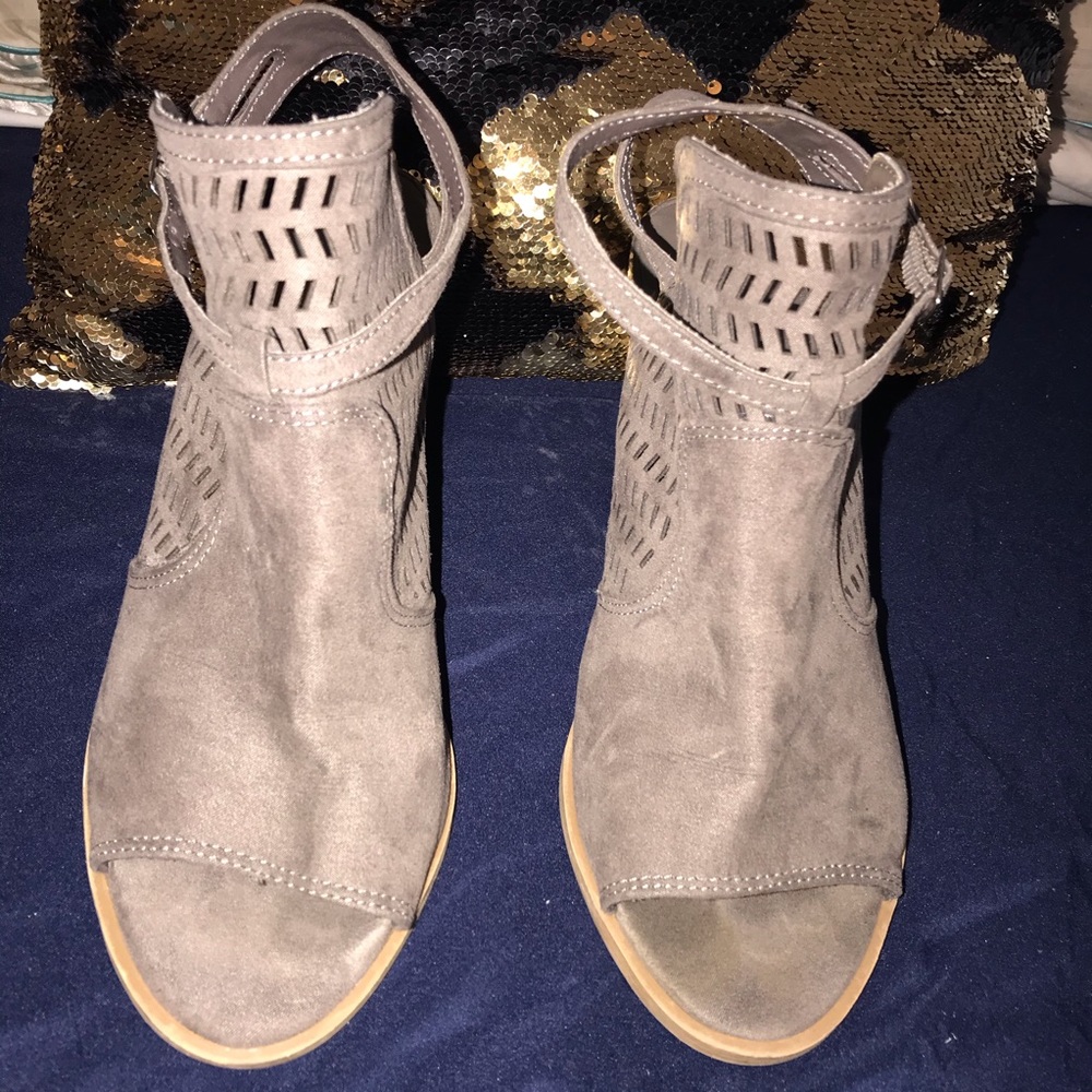 Shoes - Picture 3 of 3